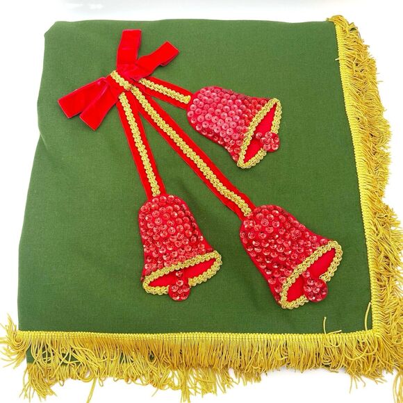 Vintage Midcentury Christmas Tablecloth Green Red Sequin Bells Gold Fringe Xmas - Picture 1 of 6